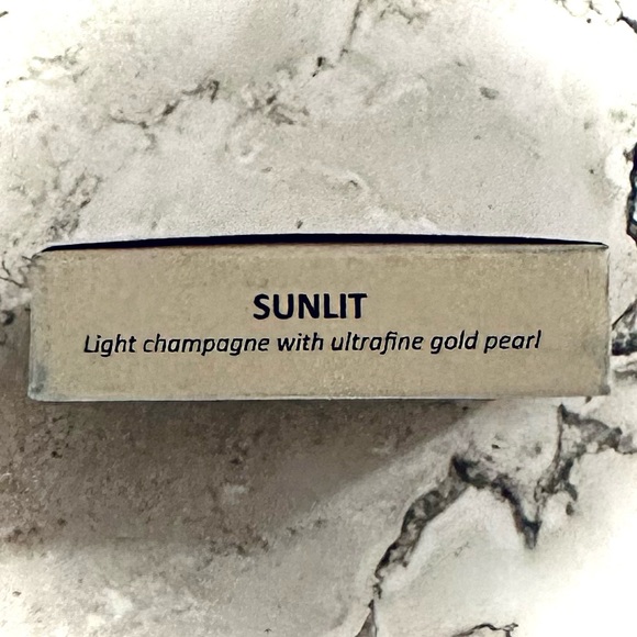 FLOSS BEAUTY || Brighten Up Champagne Highlighter in Sunlit ☀️NEW IN BOX☀️ - Picture 4 of 6